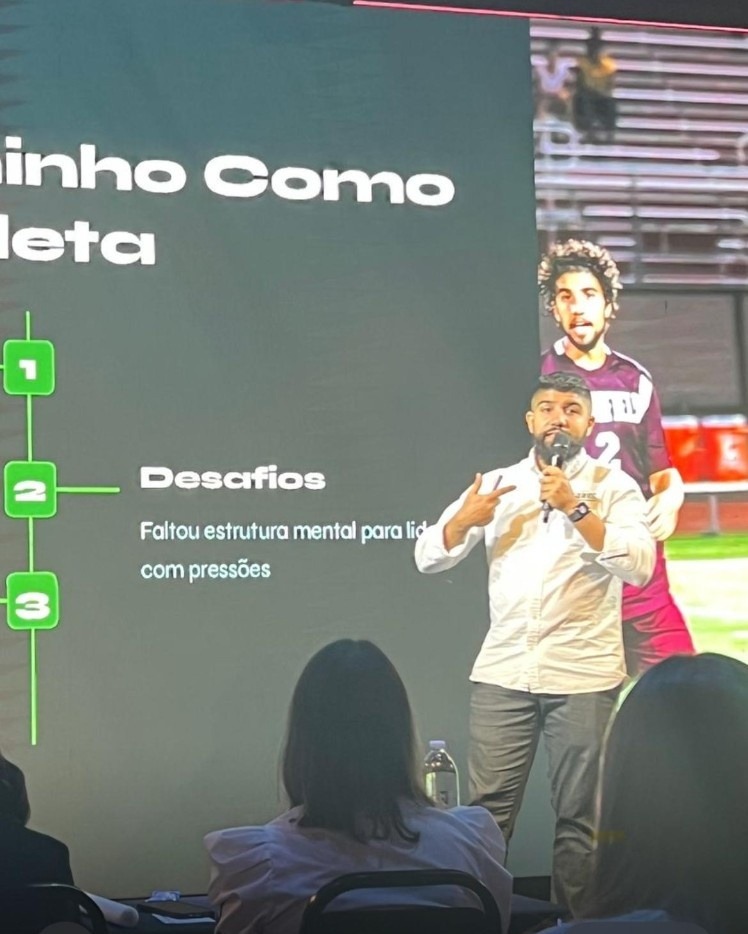 Mauricio Torrealba speaking to athletes during a presentation